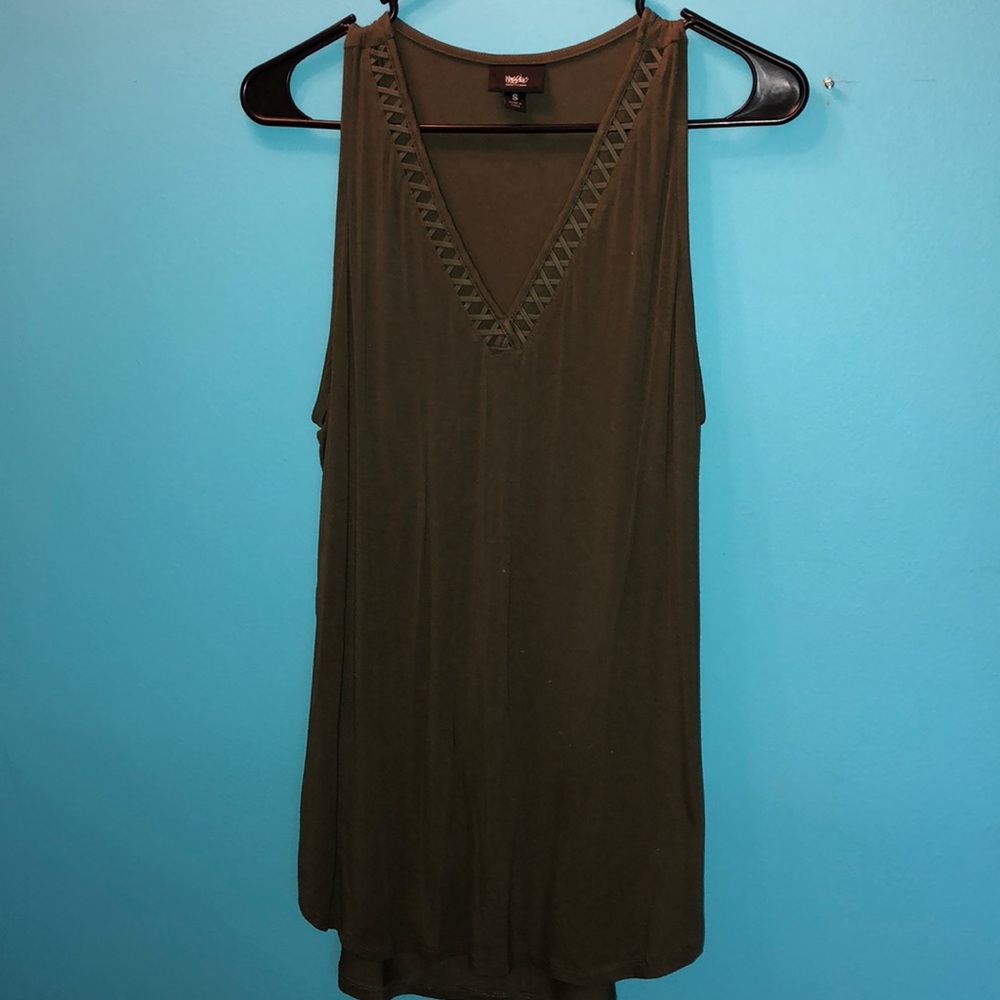 Crotchet patterned sleeveless tank